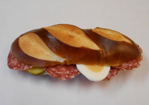 Laugensandwich Salami