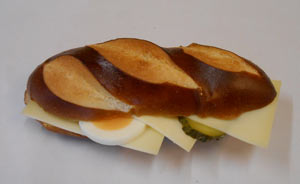 Laugensandwich Käse Gruyere